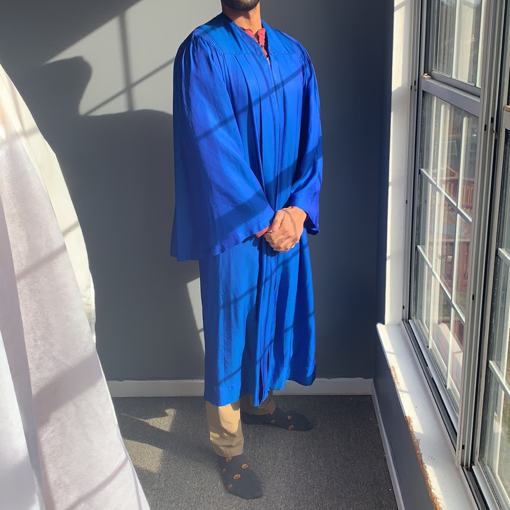 Graduation gown - Picture 3 of 4